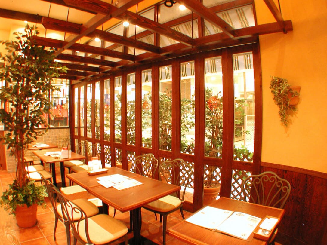 pasta&pizza humming bird イオンモール石巻店の店内